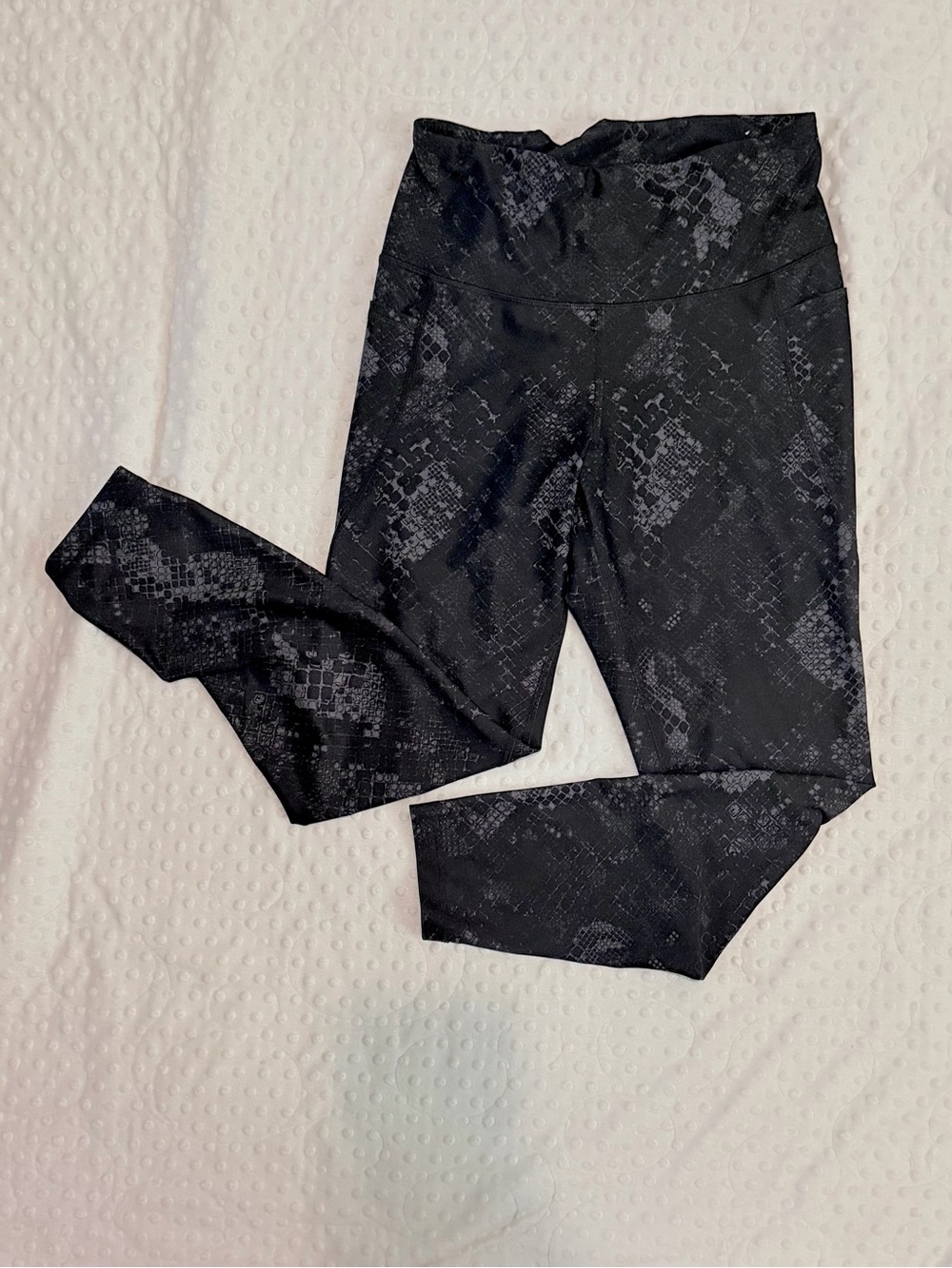 Old Navy Active Black Elevate Snake-Print High-Waist Leggings